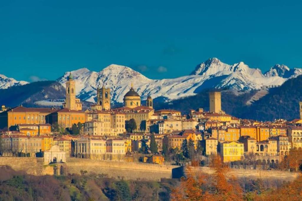 Elegant Apartment In Bergamo Center Екстер'єр фото